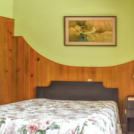 Bicentennial House In With Mountain View And Pool Holiday home